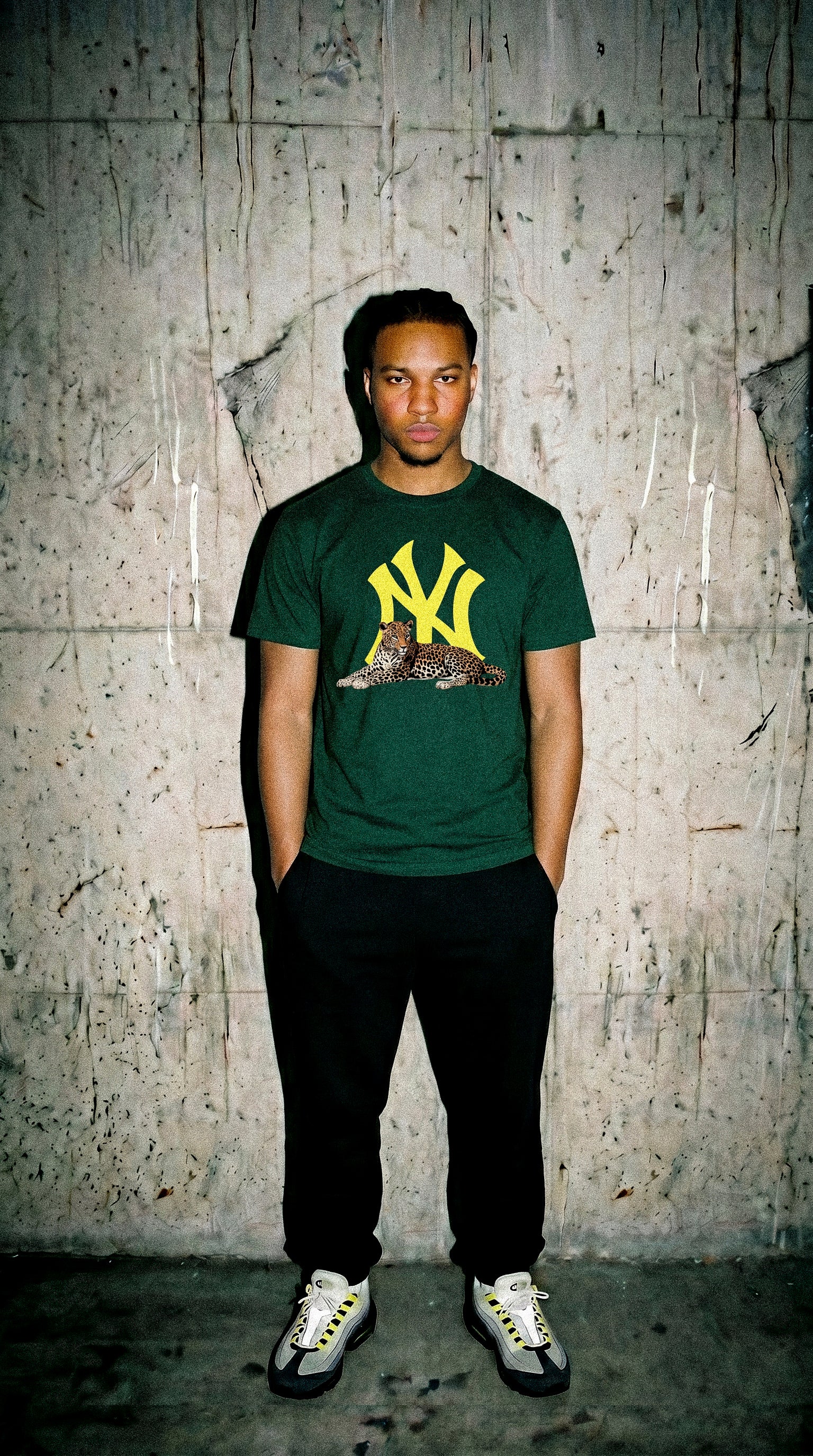 NEW YORK "SITTED" CHEETAH GRAPHIC TEE